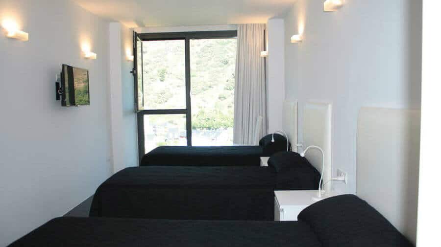 Hostal Tres Campanas, Villafranca del Bierzo, León - Camino Francés :: Alojamientos del Camino de Santiago