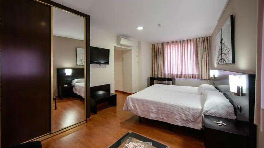 Hotel El Paso Honroso, Hospital de Órbigo, León - Camino Francés :: Alojamientos del Camino de Santiago