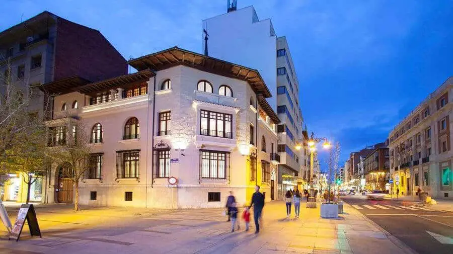 Hotel Palacete Colonial, León - Camino Francés :: Alojamientos del Camino de Santiago