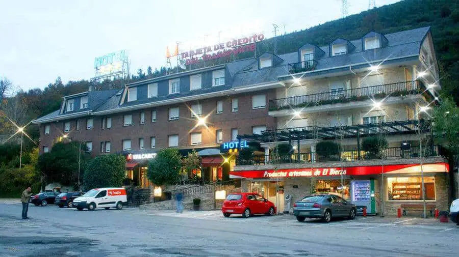 Hotel Valcarce Camino de Santiago, La Portela de Valcarce, León - Camino Francés :: Alojamientos del Camino de Santiago