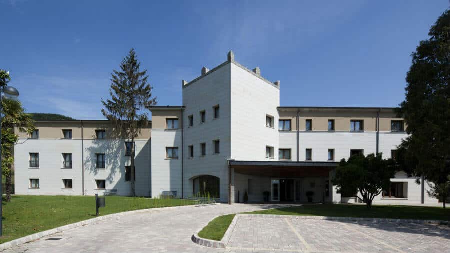 Parador de Villafranca del Bierzo, León - Camino Francés :: Alojamientos del Camino de Santiago