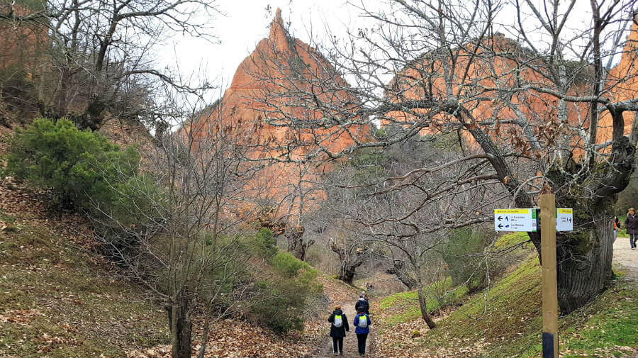 Peregrinos por Las Médulas, León - Camino de Invierno Peregrinos por Las Médulas, León - Camino de Invierno :: Guía del Camino de Santiago