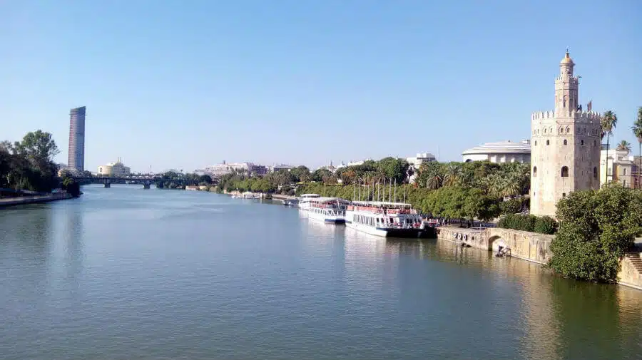 Río Guadalquivir y Giralda, Sevilla - Vía de la Plata