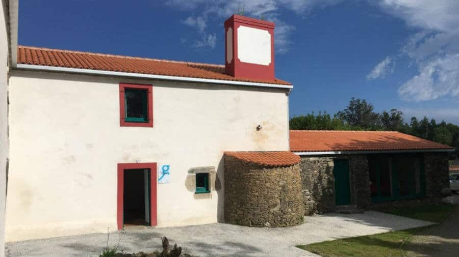 Albergue de peregrinos Rectoral de Poulo, La Coruña - Camino Inglés :: Albergues del Camino de Santiago