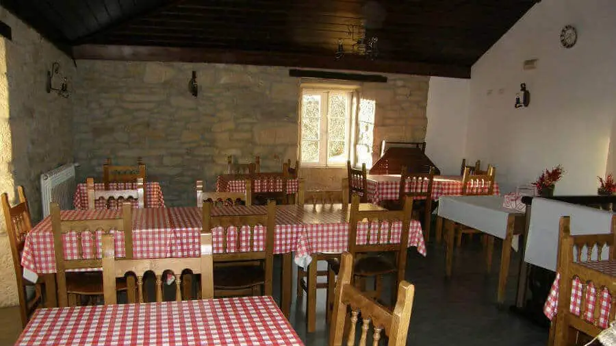 Albergue Casa Cruceiro, Ferreiros - Camino Francés :: Albergues del Camino de Santiago