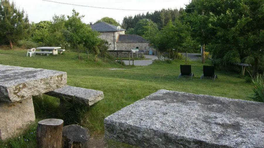 Albergue Casa Cruceiro, Ferreiros - Camino Francés :: Albergues del Camino de Santiago