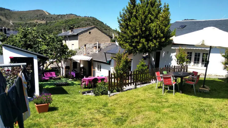 Albergue El Castillo, Villafranca del Bierzo, León Camnio Francés :: Albergues del Camino de Santiago
