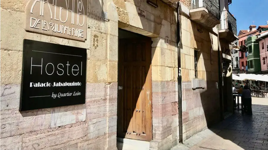 Albergue Hostel Palacio Jabalquinto, León - Camino Francés :: Albergues del Camino de Santiago
