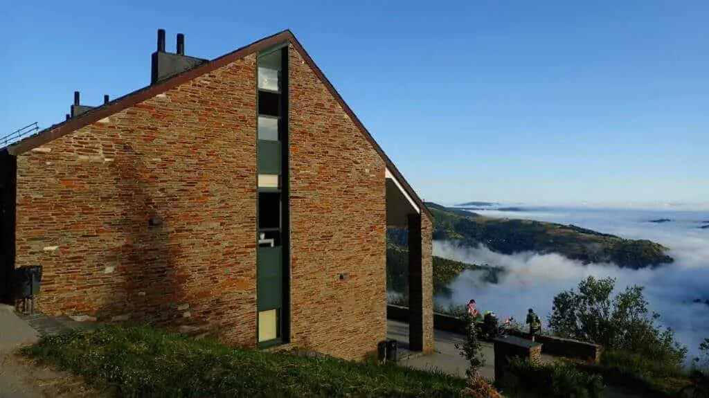 Albergue de la Xunta de Galicia de O Cebreiro, Lugo - Camino Francés :: Albergues del Camino de Santiago