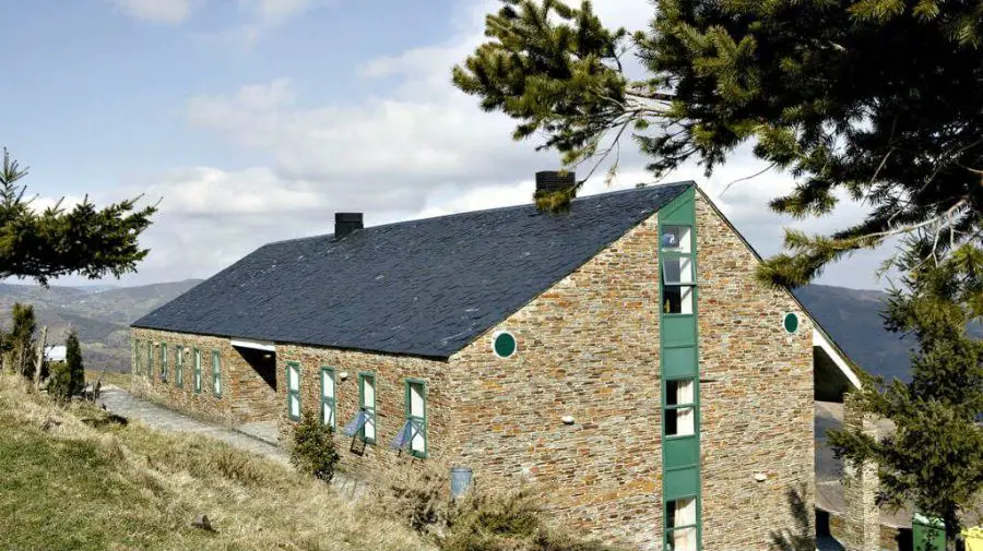 Albergue de la Xunta de Galicia de O Cebreiro, Lugo - Camino Francés :: Albergues del Camino de Santiago