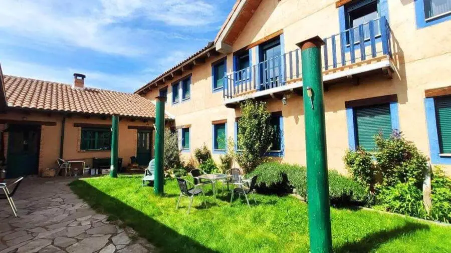 Albergue de peregrinos Casa Flor, Murias de Rechivaldo, León - Camino Francés :: Albergues del Camino de Santiago