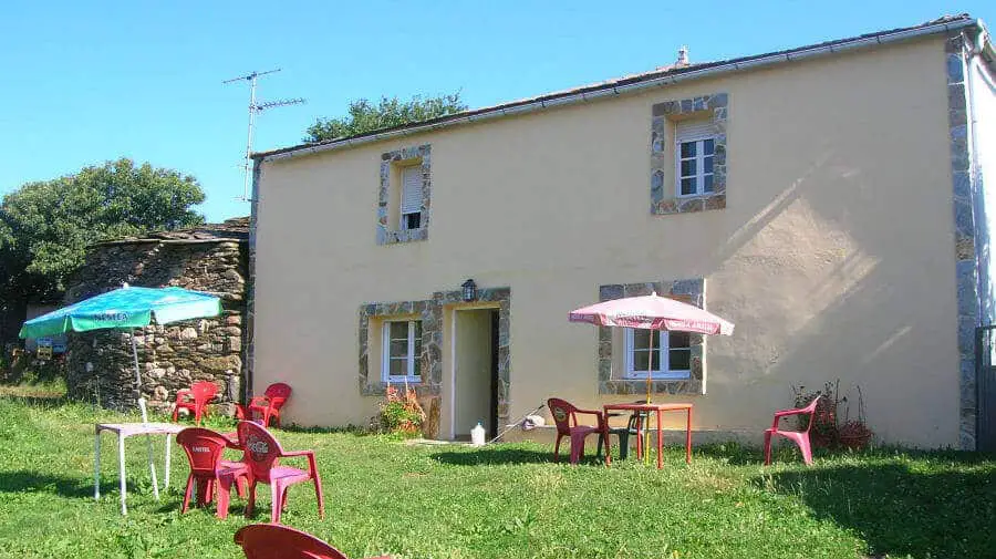 Albergue de peregrinos O Cruceiro, Ventas de Narón, Portomarín - Camino Francés :: Albergues del Camino de Santiago