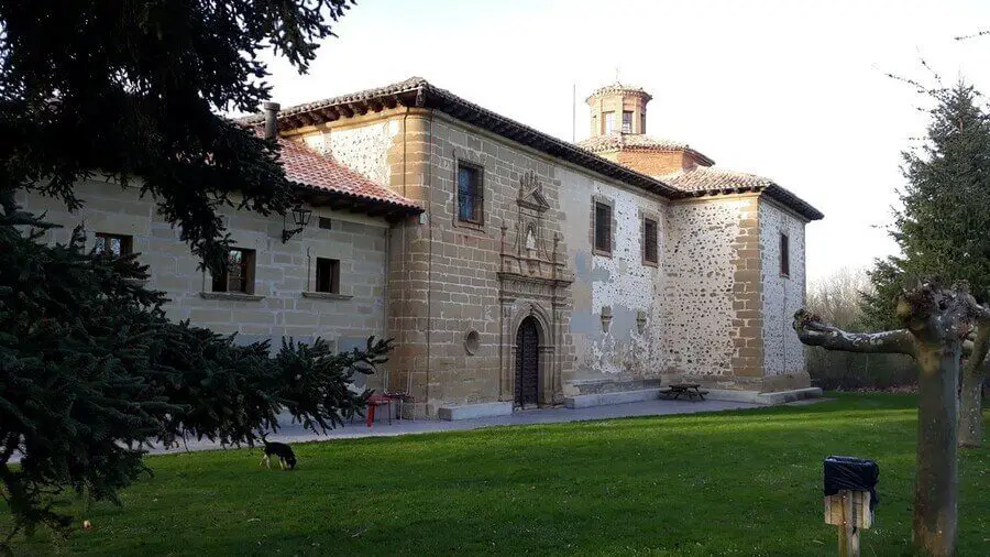 Albergue Nuestra Señora de Carrasquedo, Grañón, La Rioja - Camino Francés :: Albergues del Camino de Santiago