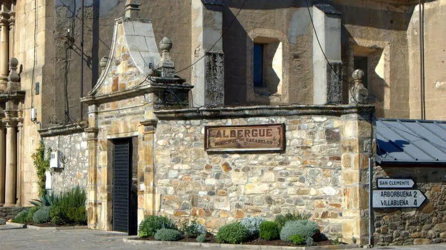 Albergue municipal de peregrinos de Cacabelos Santuario de la Quinta Angustia, León - Camino Francés :: Albergues del Camino de Santiago Albergue municipal de peregrinos de Cacabelos Santuario de la Quinta Angustia, León - Camino Francés :: Albergues del Camino de Santiago