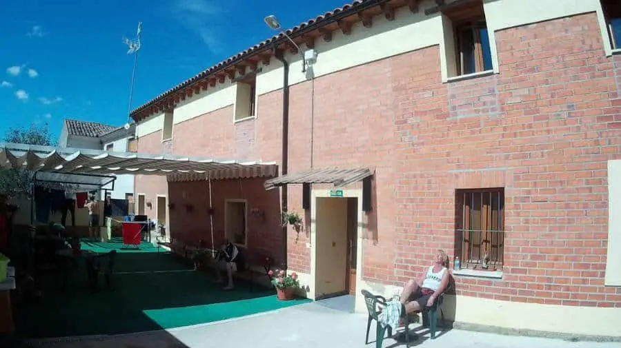 Albergue de peregrinos municipal de Calzadilla de la Cueza, Palencia - Camino Francés :: Albergues del Camino de Santiago