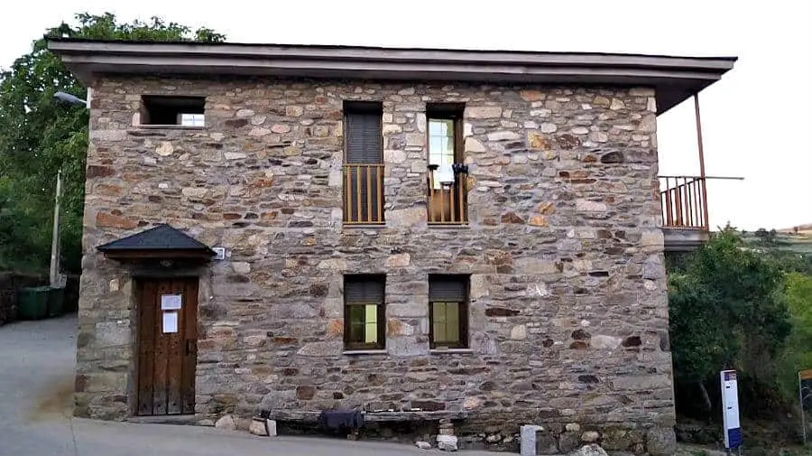 Albergue de peregrinos municipal de Lubián, Zamora - Camino Sanabrés :: Albergues del Camino de Santiago