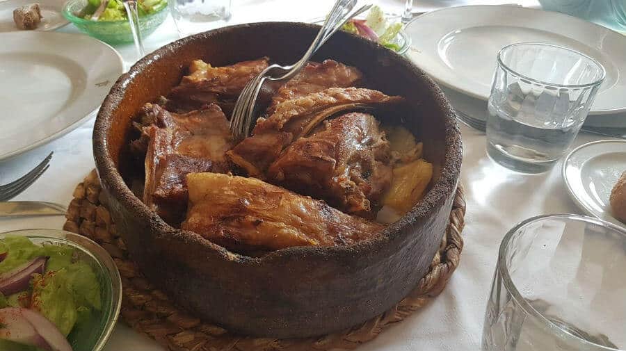 Lechazo asado al horno de leña, Benavente, Zamora - Vía de la Plata :: Gastronomía del Camino de Santiago