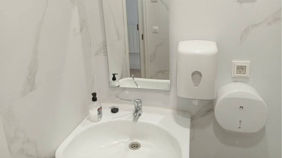 Albergue Hostel A Un Paso, Portugalete, Vizcaya - Camino del Norte :: Albergues del Camino de Santiago