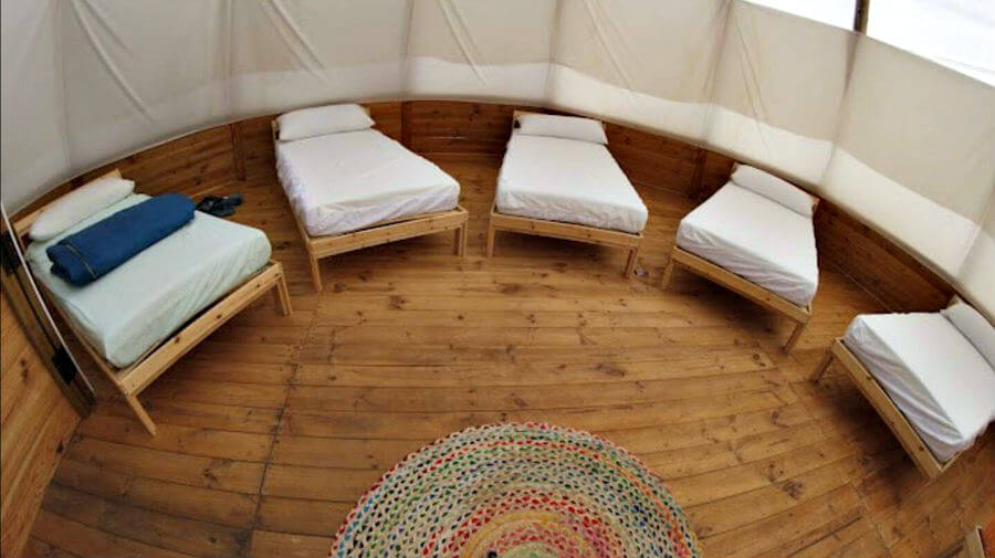 Albergue Indian Way, El Ganso - Camino Francés :: Albergues del Camino de Santiago