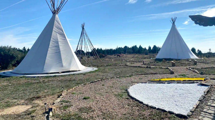 Albergue Indian Way, El Ganso - Camino Francés :: Albergues del Camino de Santiago