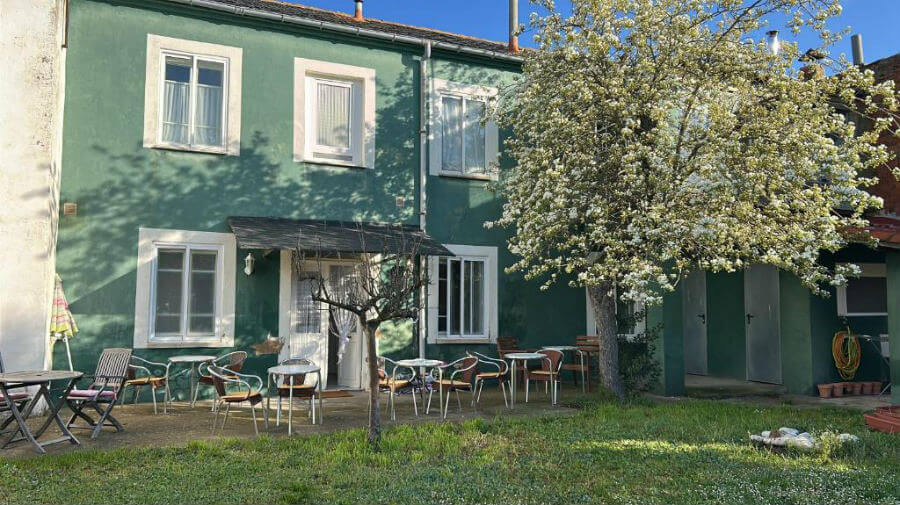Albergue La Casa Verde, San Martín del Camino, León - Camino Francés :: Albergues del Camino de Santiago