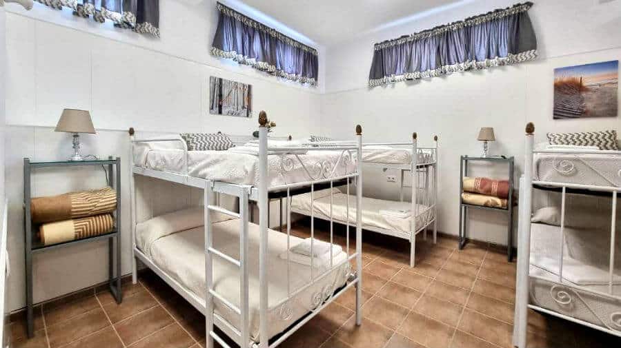 Albergue El Castillo, Sarria - Camino Francés :: Albergues del Camino de Santiago