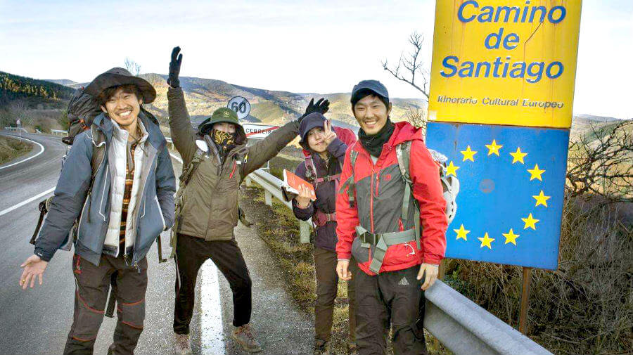 Peregrinos coreanos en O Cebreiro :: Guía del Camino de Santiago