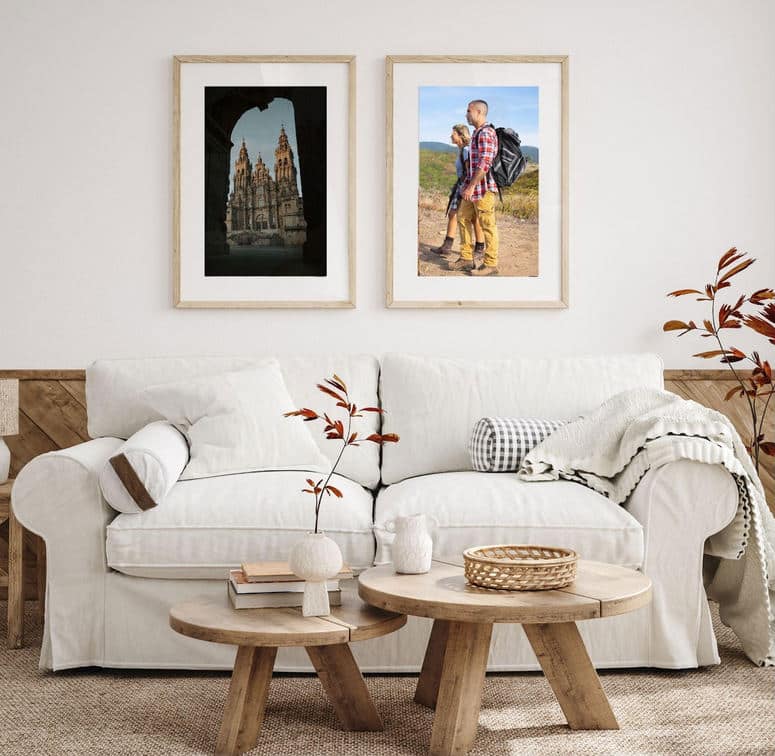 Fotografías enmarcadas como recuerdo del Camino de Santiago