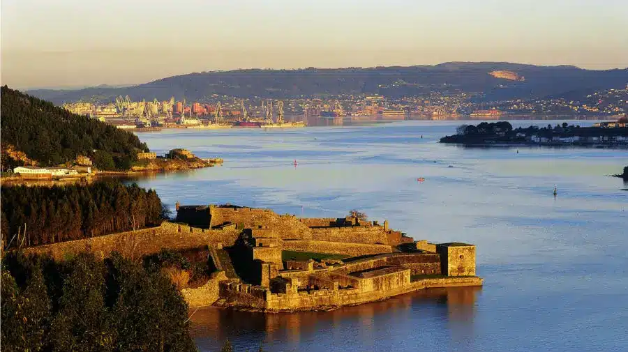 Vista de Ferrol, Camino Inglés Vista de Ferrol, Camino Inglés :: Guía del Camino de Santiago