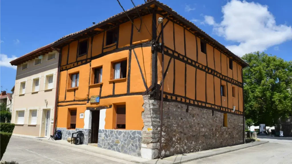Albergue parroquial San Francisco de Asís, Tosantos - Camino Francés :: Guía del Camino de Santiago
