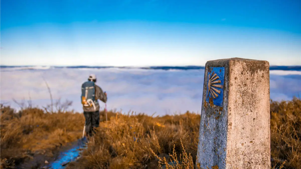 Peregrino solitario en el Camino de Santiago