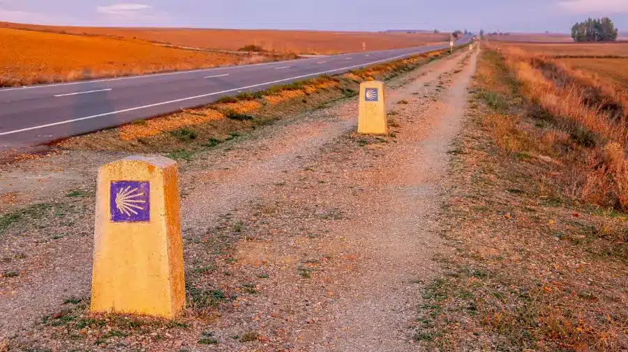Mojones de señalización del Camino de Santiago