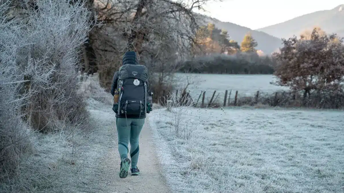 Peregrino haciendo el Camino en Invierno :: Guía del Camino de Santiago
