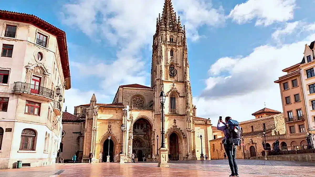 Portada de la Catedral de Oviedo, Asturias - Camino Primitivo