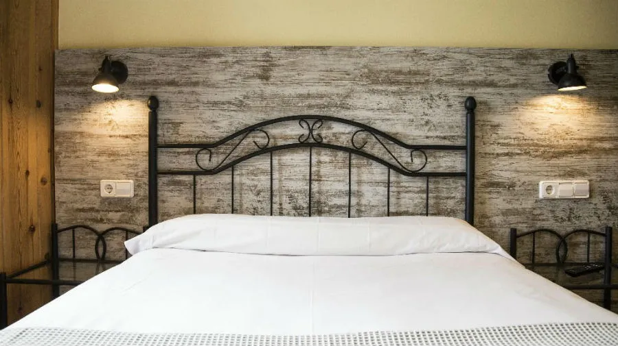 Albergue A Reboleira, Fonfría - Camino Francés :: Albergues del Camino de Santiago