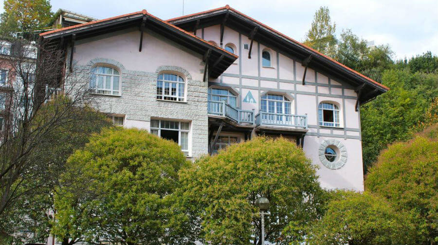 Albergue juvenil Ondarreta - La Sirena, San Sebastián - Camino del Norte :: Albergues del Camino de Santiago