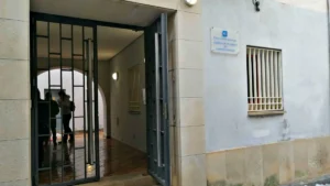 Entrada al albergue de peregrinos municipal de Jaca