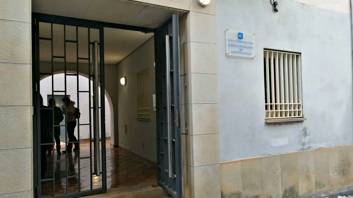 Entrada al albergue de peregrinos municipal de Jaca