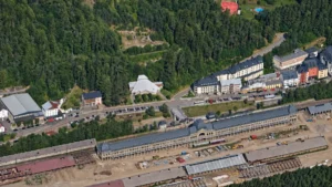 Vista aérea de Canfranc Estación y la Estación Internacional en el Camino Aragonés